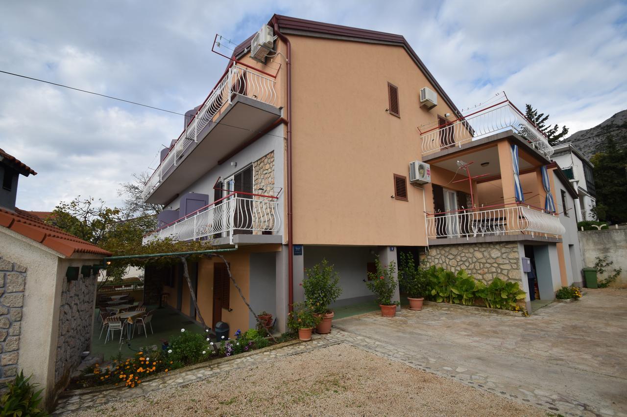 Apartments Mira Starigrad Paklenica Oda fotoğraf