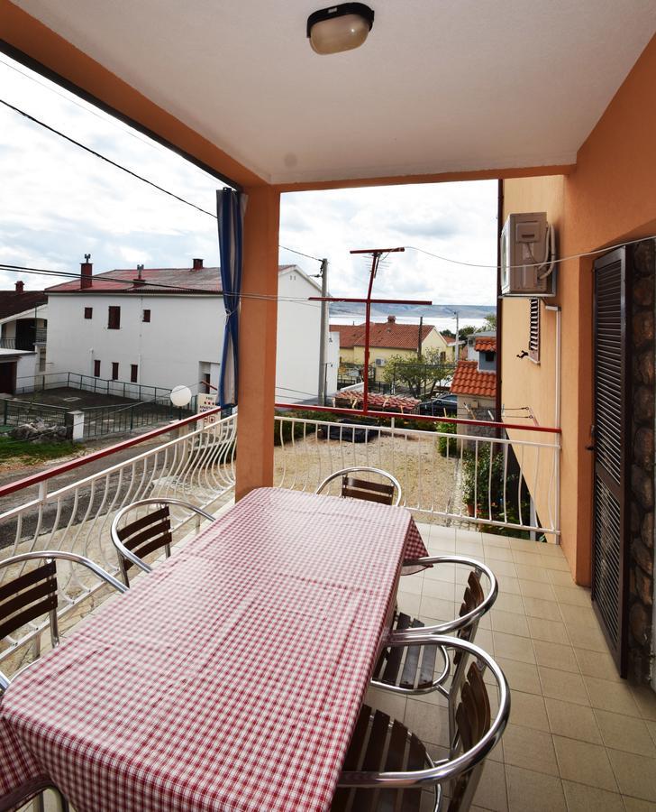 Apartments Mira Starigrad Paklenica Oda fotoğraf