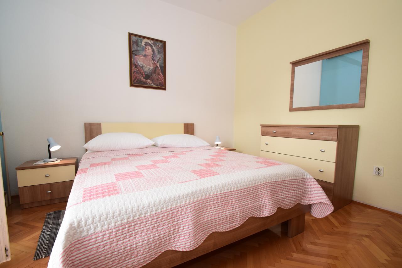 Apartments Mira Starigrad Paklenica Oda fotoğraf