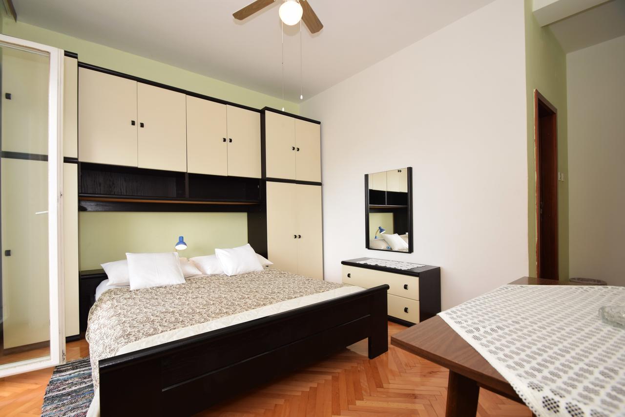 Apartments Mira Starigrad Paklenica Oda fotoğraf