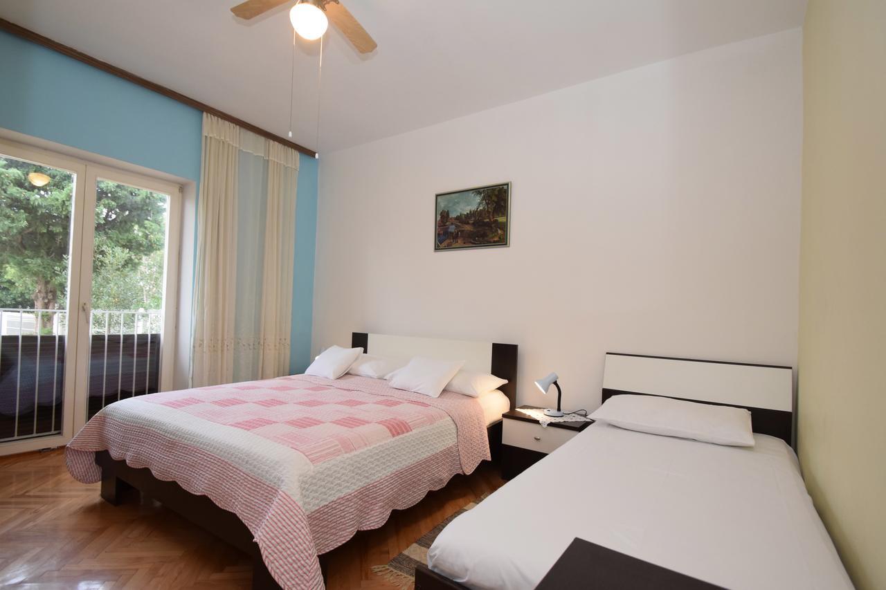 Apartments Mira Starigrad Paklenica Oda fotoğraf
