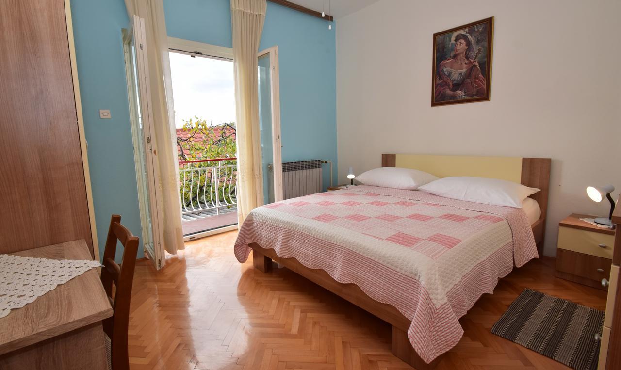 Apartments Mira Starigrad Paklenica Oda fotoğraf