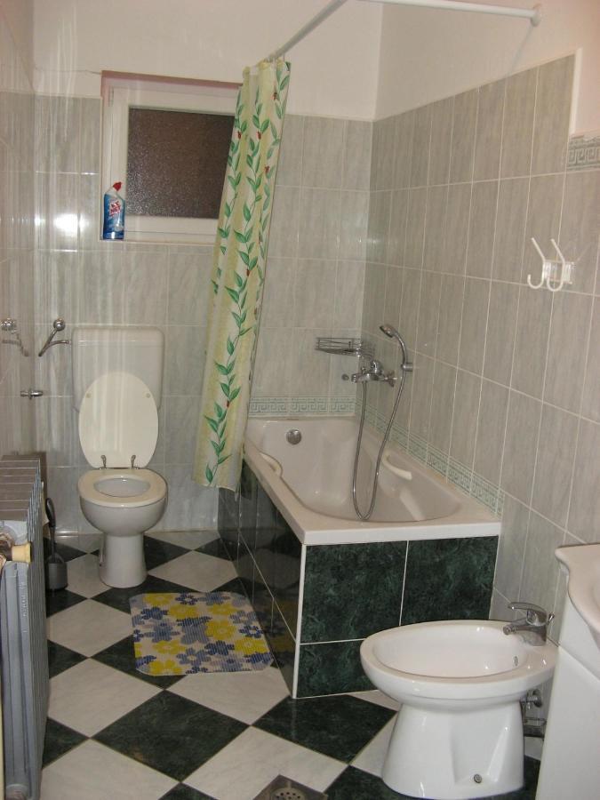 Apartments Mira Starigrad Paklenica Oda fotoğraf